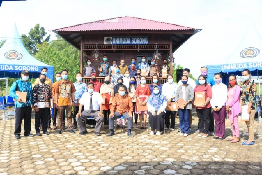 17 DOSEN FKIP LULUS SERDOS TAHUN 2020 RESMI TERIMA SERTIFIKAT