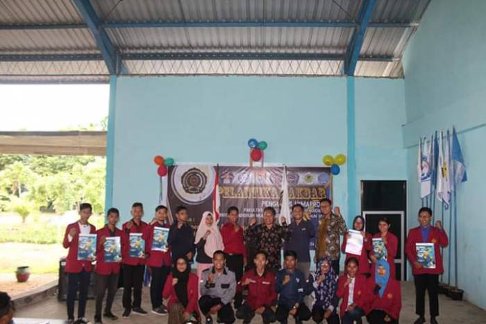 225 Pimpinan dan Anggota dari 7 HIMAPRODI di Lingkungan FKIP Unimuda Sorong dilantik