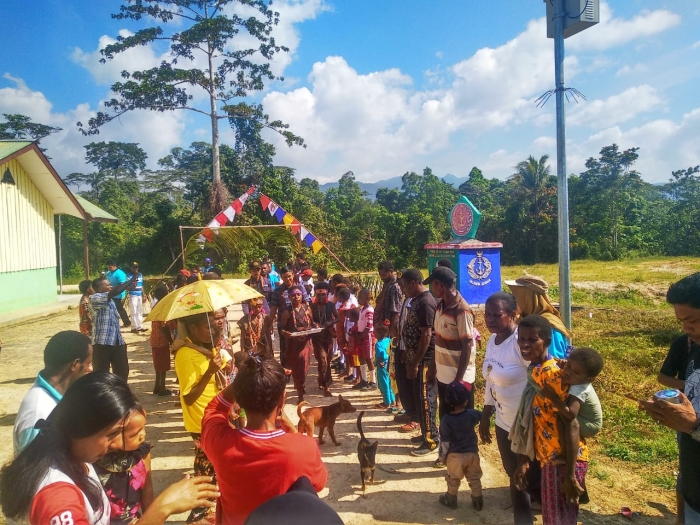 DISAMBUT ADAT SAYOSA TIMUR, DEKAN FKIP UNIMUDA SORONG AJAK SEMUA TOKOH DAN MASYARAKAT BANTU WUJUDKAN CITA - CITA ANAK DI DAERAH TERPENCIL