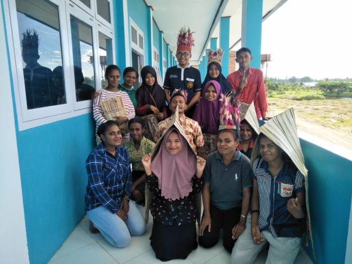 MATA KULIAH FOLKLOR LESTARIKAN BUDAYA LOKAL: MAHASISWA PRODI PENDIDIKAN BAHASA INDONESIA FKIP UNIMUDA SORONG LAKUKAN PRAKTIKUM