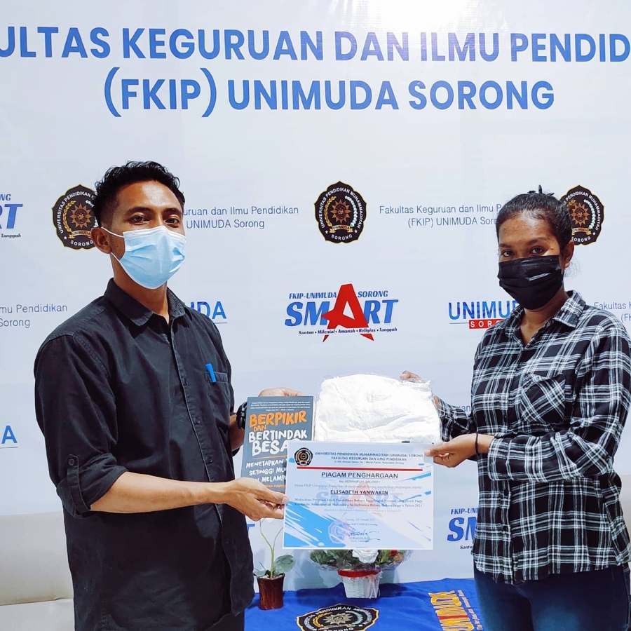 RAIH 1 EMAS & 2 PERUNGGU, 3 MAHASISWA FKIP DAPATKAN PENGHARGAAN DARI DEKAN