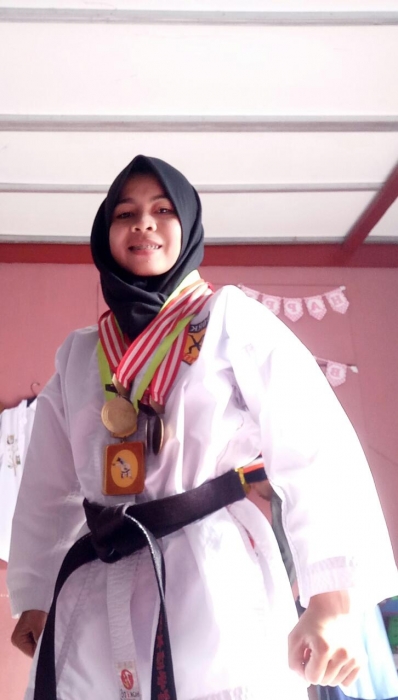 SANTI RACHMAN (PRODI PENJAS FKIP UNIMUDA) SUKSES BAWA TIMNYA RAIH 1 EMAS, 2 PERAK dan 3 PERUNGGU DALAM KEJURWIL KARATEKA INKAI ZONA V DI SULTRA