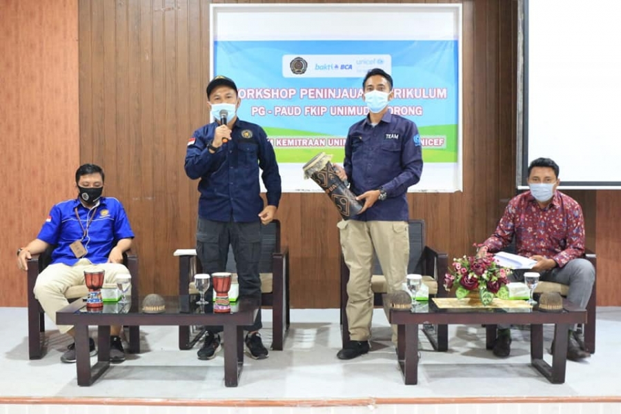 WAKIL REKTOR UNIMUDA SORONG RESMI BUKA WORKSHOP PENINJAUAN KURIKULUM PG PAUD FKIP UNIMUDA SORONG